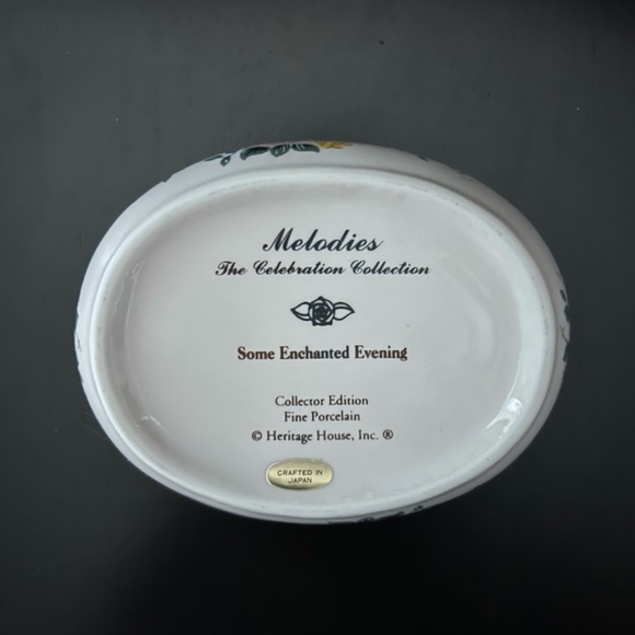 Heritage House Melodies Plays Some Enchanted Evening Porcelain Music Box Japan - Picture 6 of 7